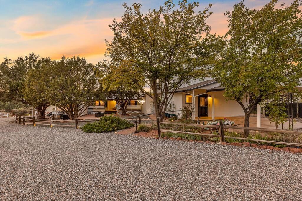 Holiday home Serene Home- Sleeps 16 - Pet Friendly - Hot Tub - Pool -2 Kitchens!