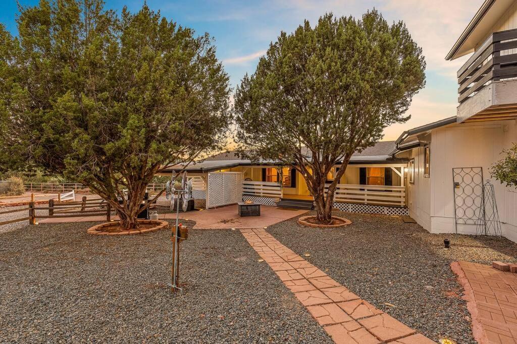 Serene Home- Sleeps 16 - Pet Friendly - Hot Tub - Pool -2 Kitchens! * Sedona