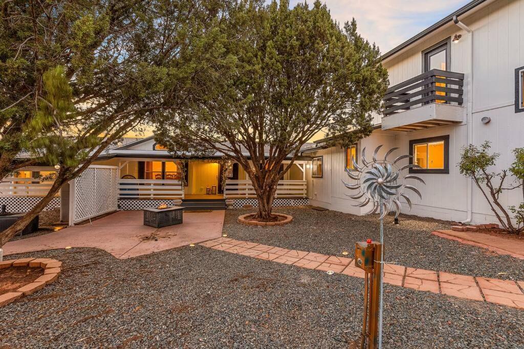 Holiday home Serene Home- Sleeps 16 - Pet Friendly - Hot Tub - Pool -2 Kitchens!