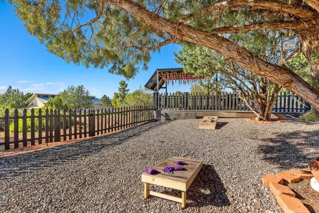 Serene Home- Sleeps 16 - Pet Friendly - Hot Tub - Pool -2 Kitchens! * Sedona