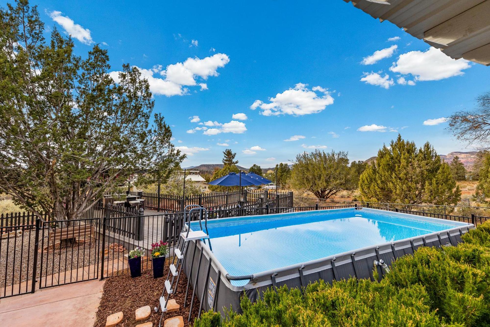 Serene Home- Sleeps 16 - Pet Friendly - Hot Tub - Pool -2 Kitchens! * Sedona