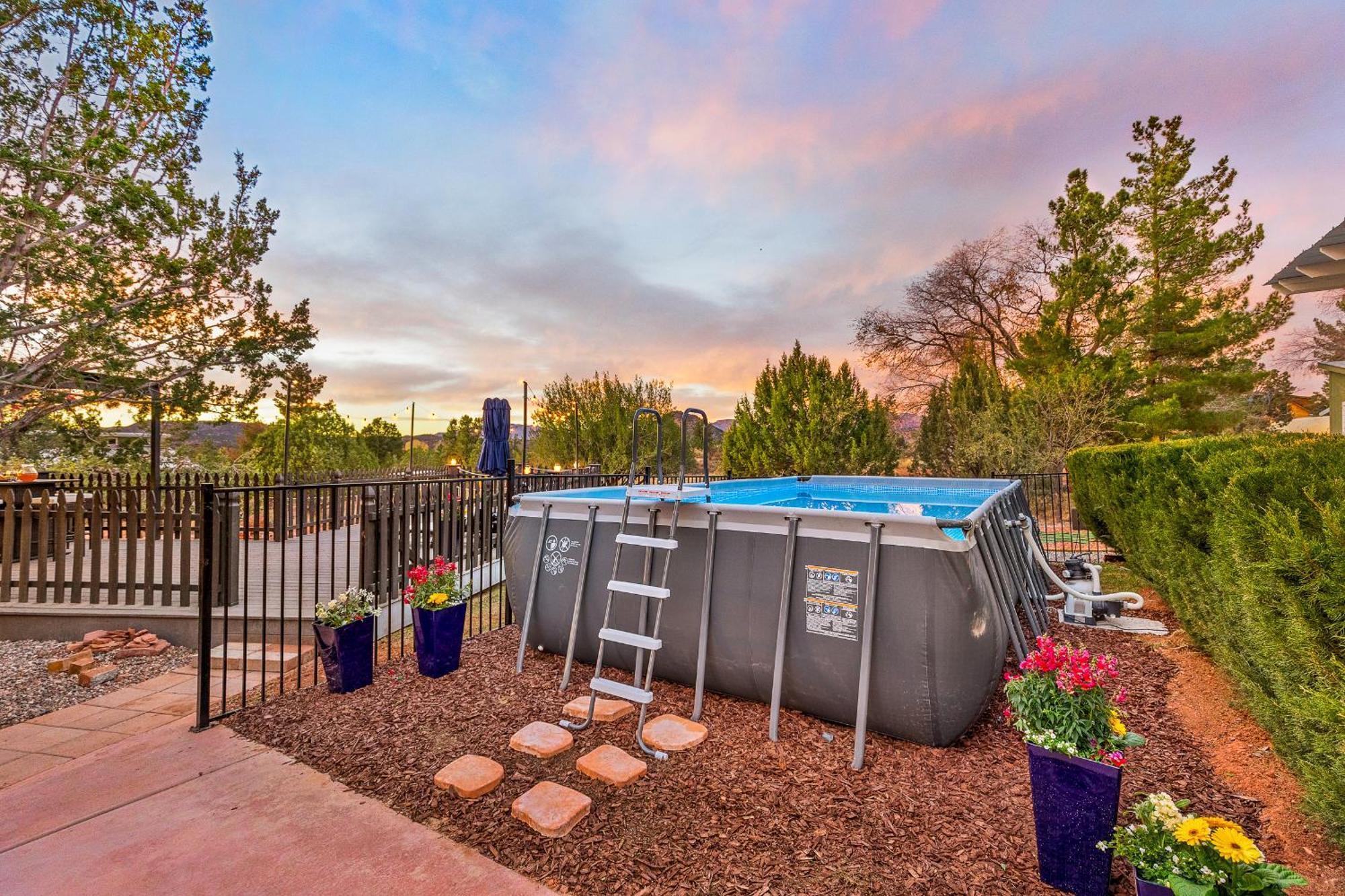 Serene Home- Sleeps 16 - Pet Friendly - Hot Tub - Pool -2 Kitchens! Sedona