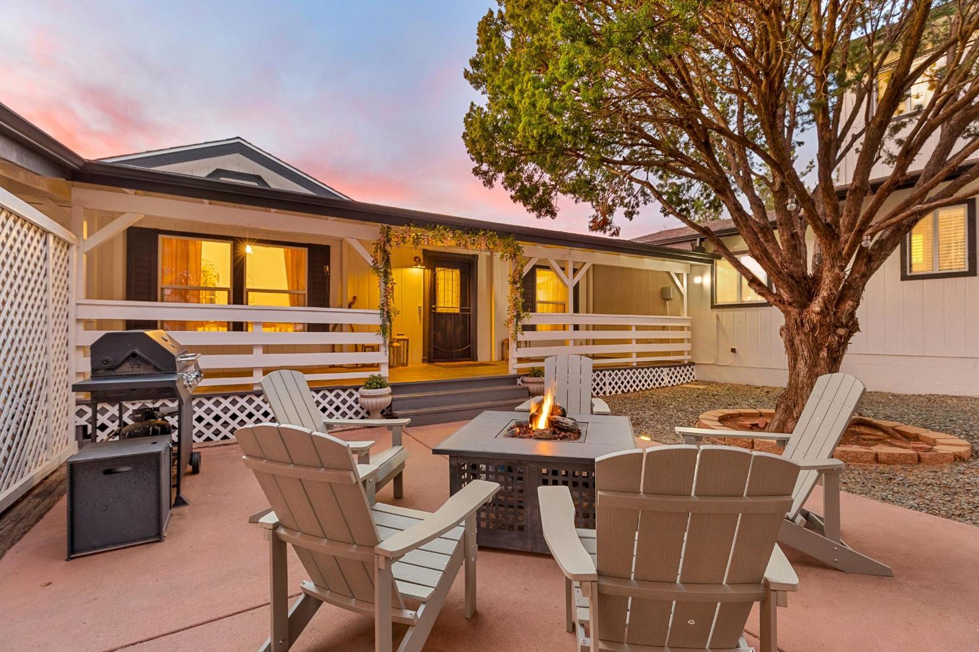Holiday home Serene Home- Sleeps 16 - Pet Friendly - Hot Tub - Pool -2 Kitchens! Sedona