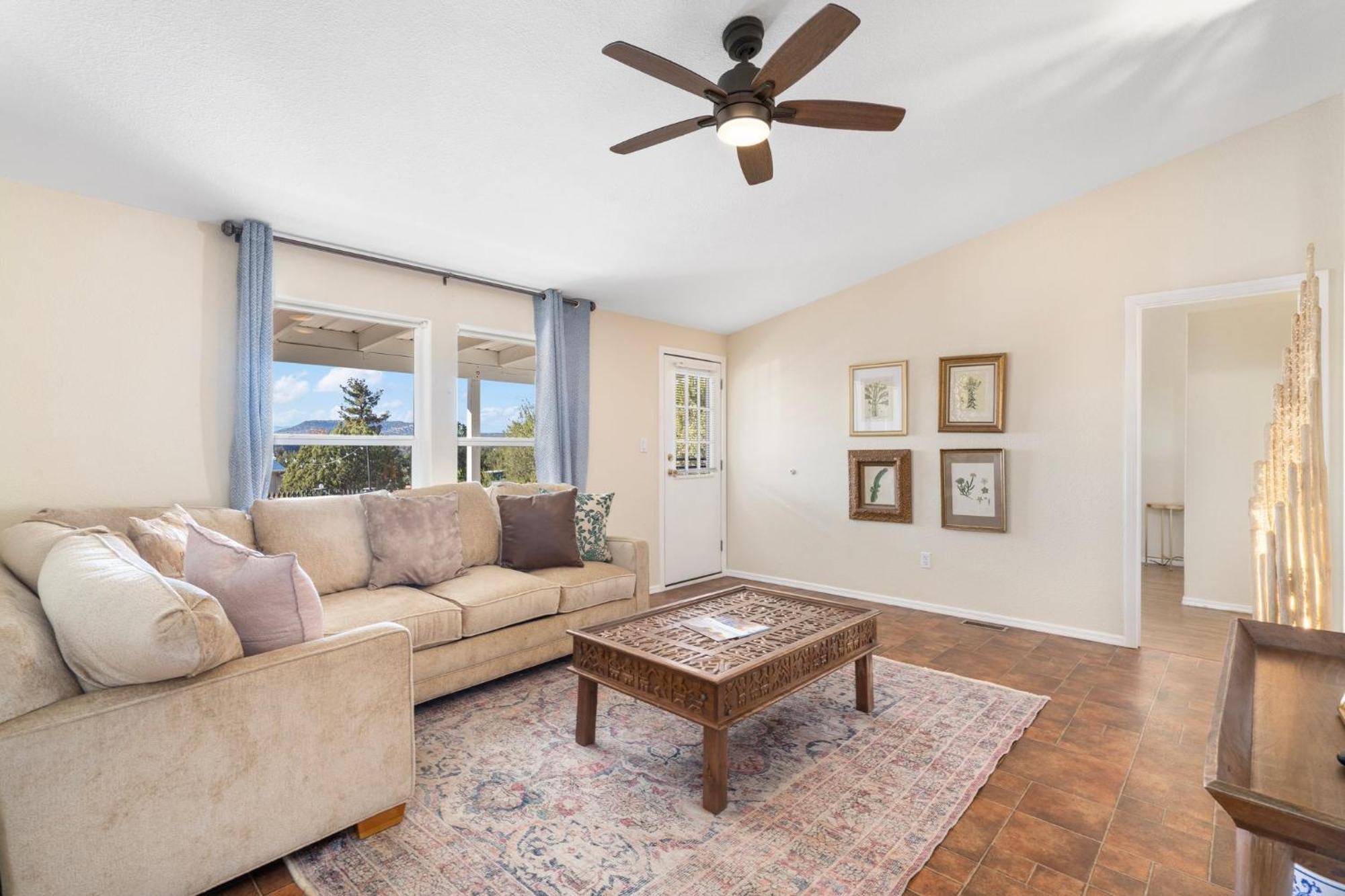 Serene Home- Sleeps 16 - Pet Friendly - Hot Tub - Pool -2 Kitchens! * Sedona
