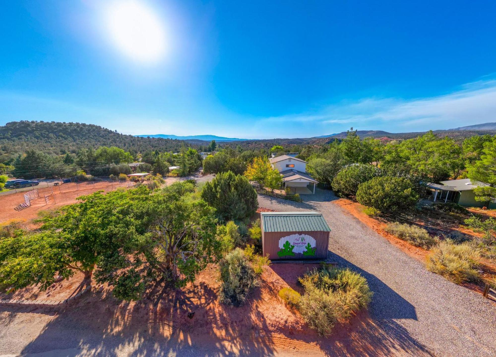 Serene Home- Sleeps 16 - Pet Friendly - Hot Tub - Pool -2 Kitchens! Sedona